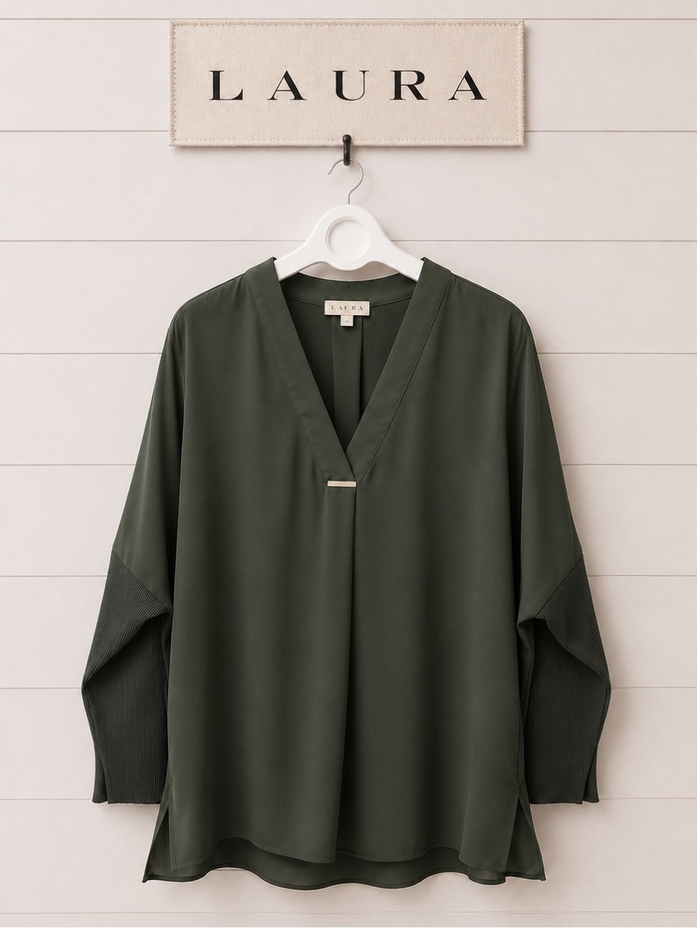 LAURA NWOT V-Neck Blouse with Metal Bar Detail – Dark Green (Size 16)